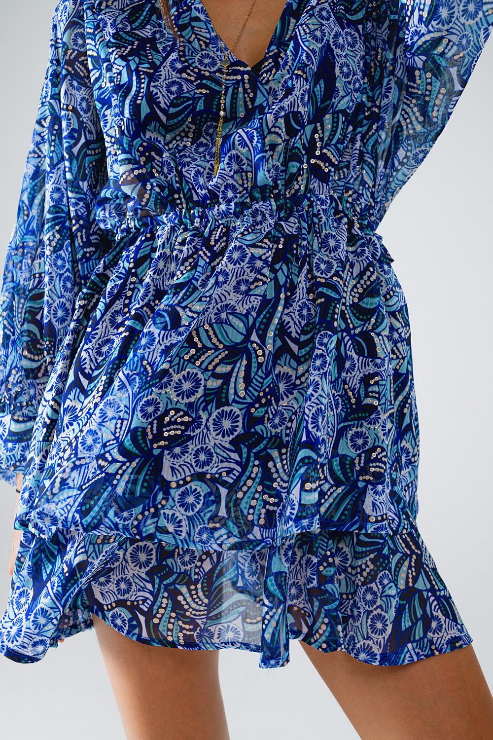 Blauwe abstracte print korte jurk met verstelbare taille