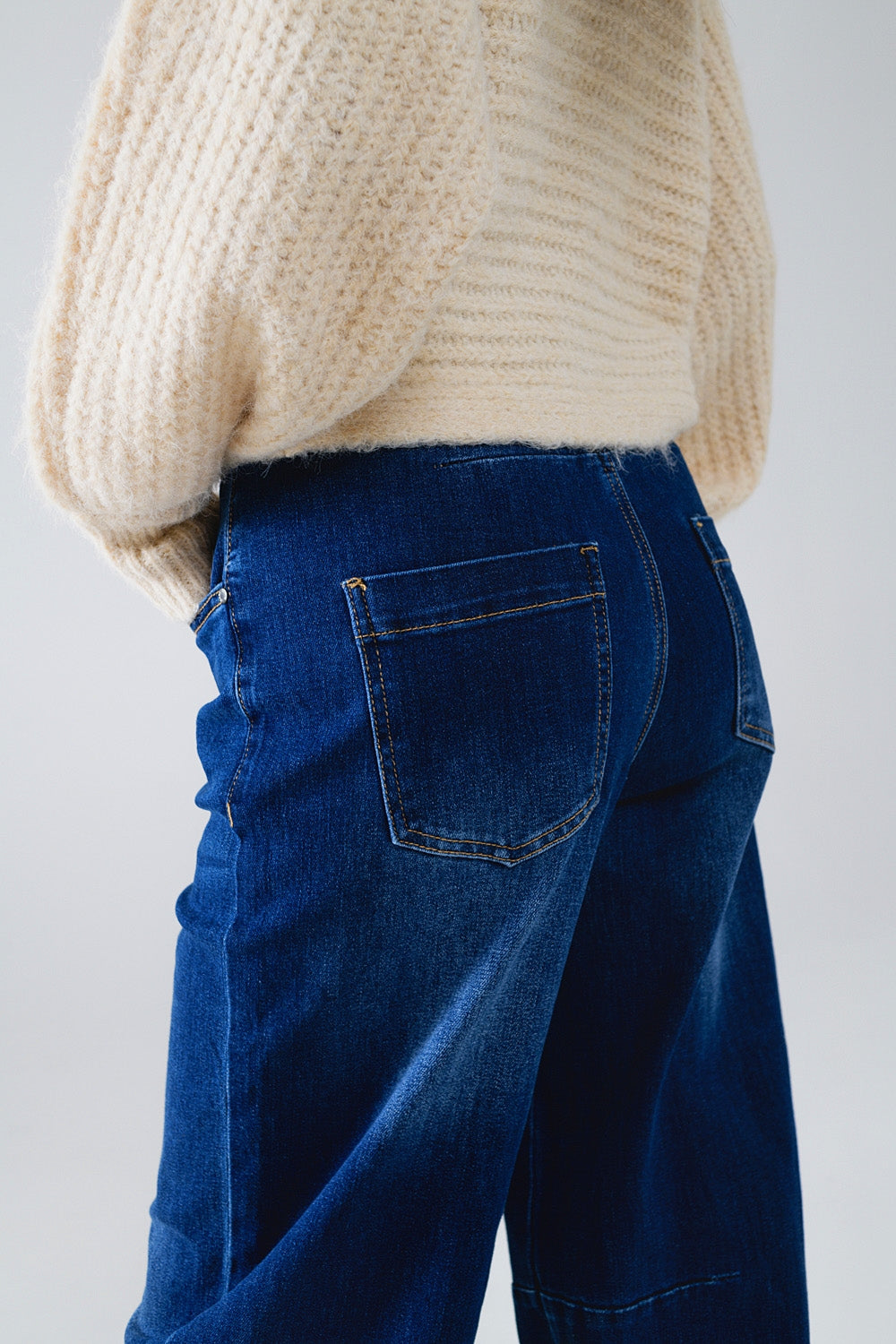 Blauwe rechte jeans met naaddetails