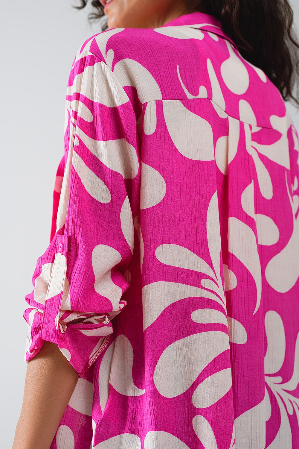 Blouse met bloemenprint en polokraag in Fuchsia