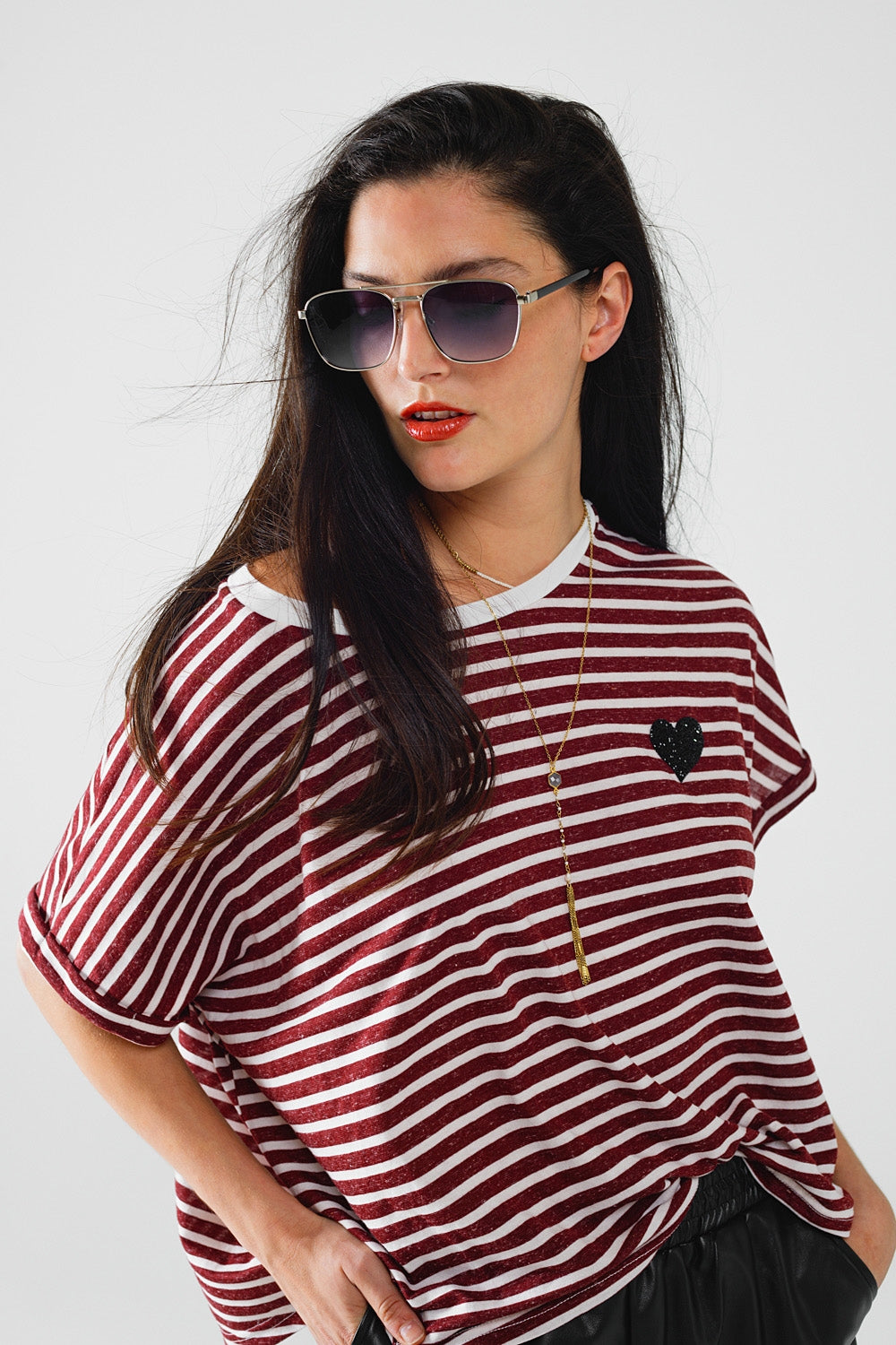 breed gestreept bordeaux t-shirt met pailletten hartjesversiering