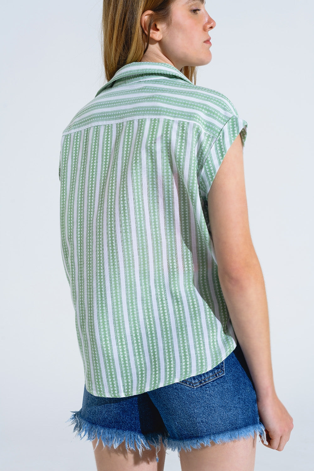 Groene blouse met verticale strepen en korte mouwen