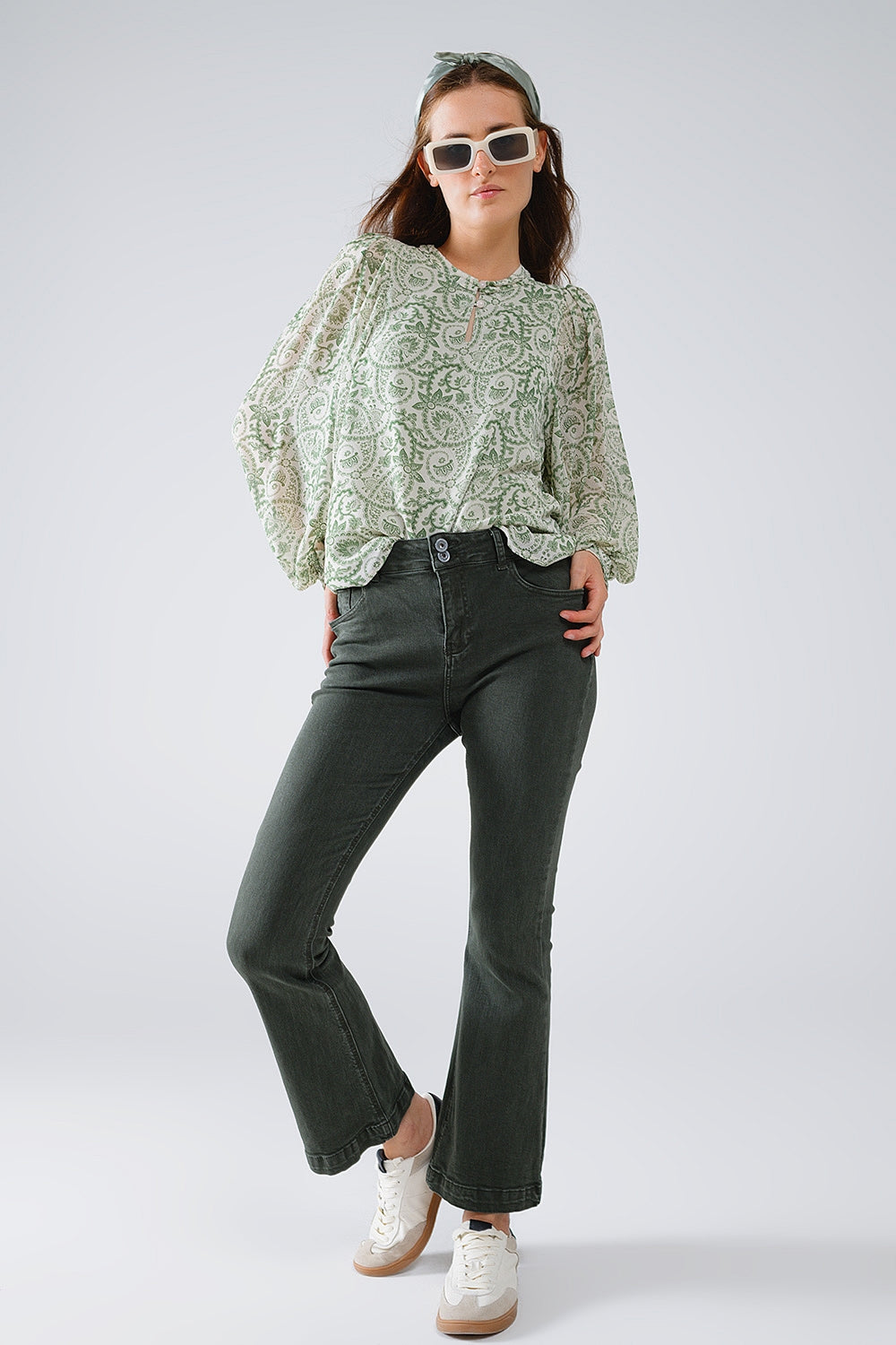 Groene chiffon blouse met bloemenprint en lange ballonmouwen