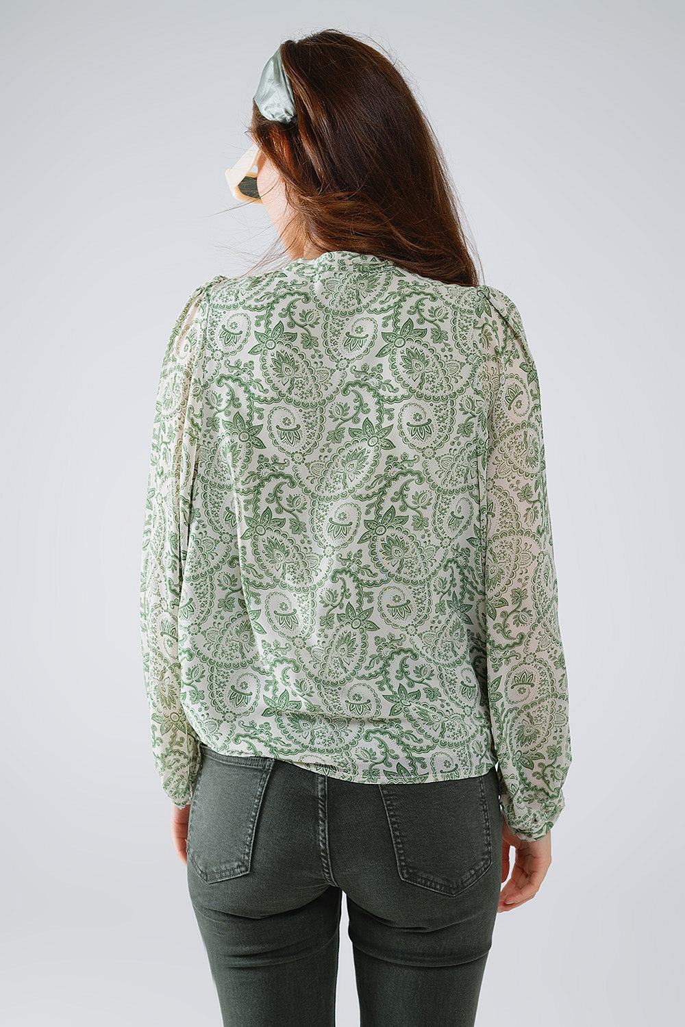 Groene chiffon blouse met bloemenprint en lange ballonmouwen