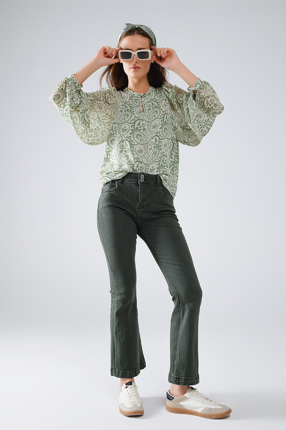 Groene chiffon blouse met bloemenprint en lange ballonmouwen