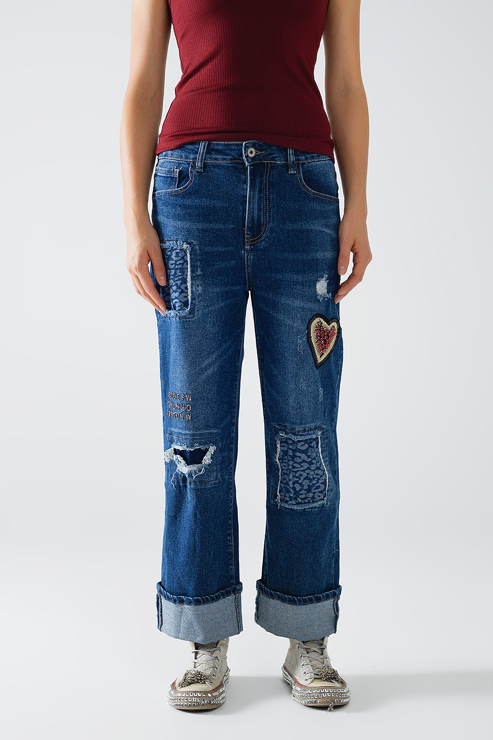 Q2 Jeans met wijde pijpen versierd met enkele patches