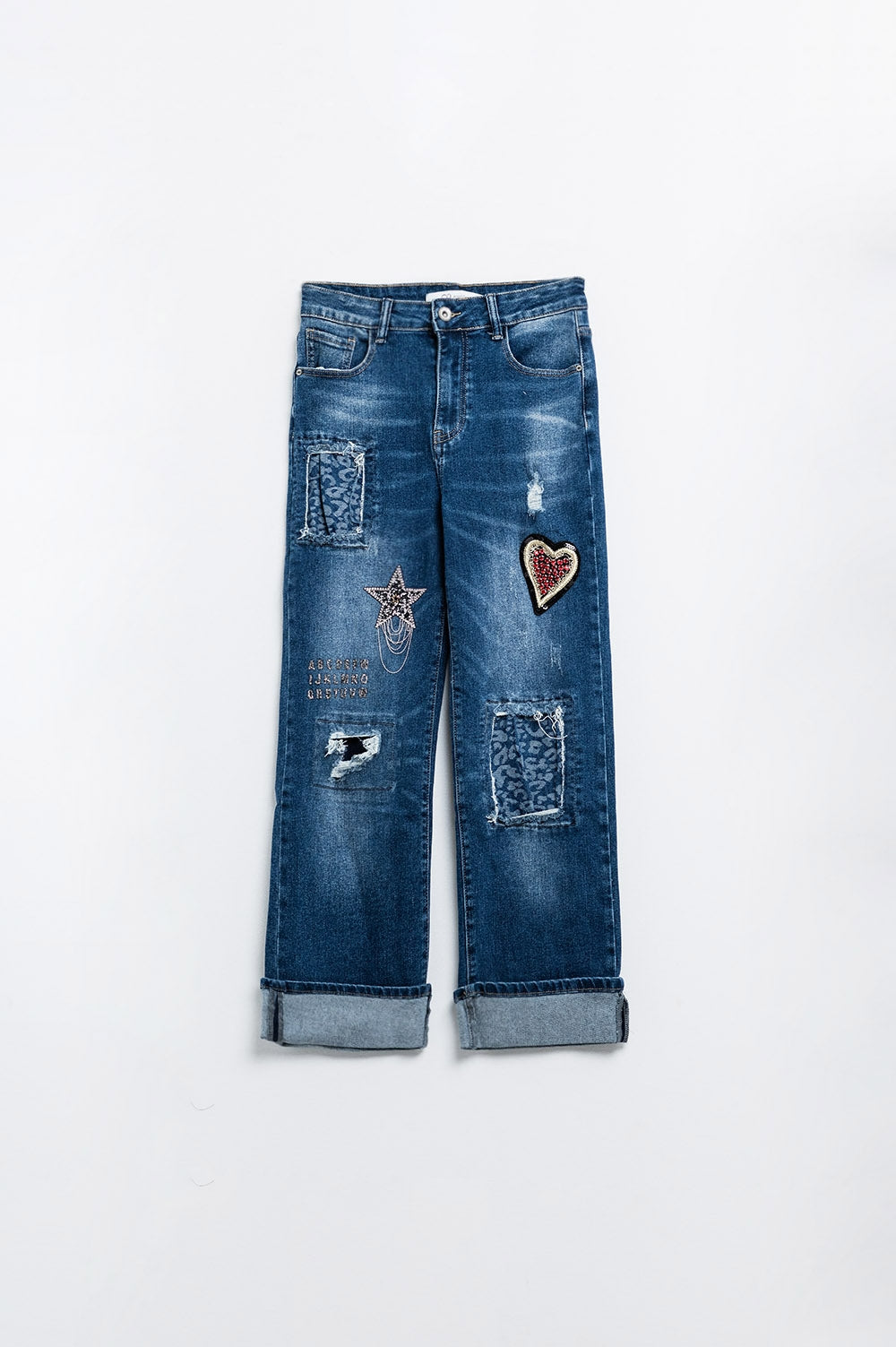 Jeans met wijde pijpen versierd met enkele patches