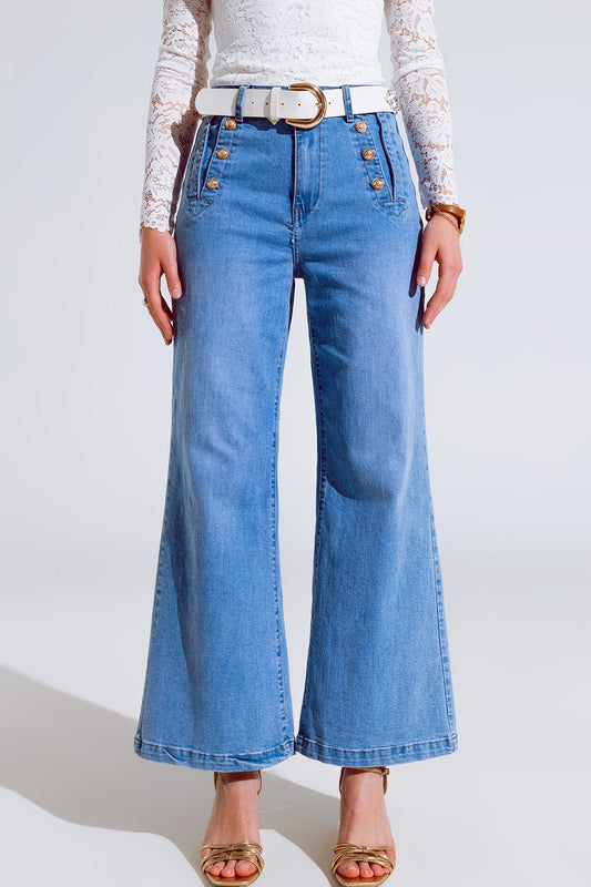 Q2 Rechte flared jeans in gewassen blauw met knoopdetail