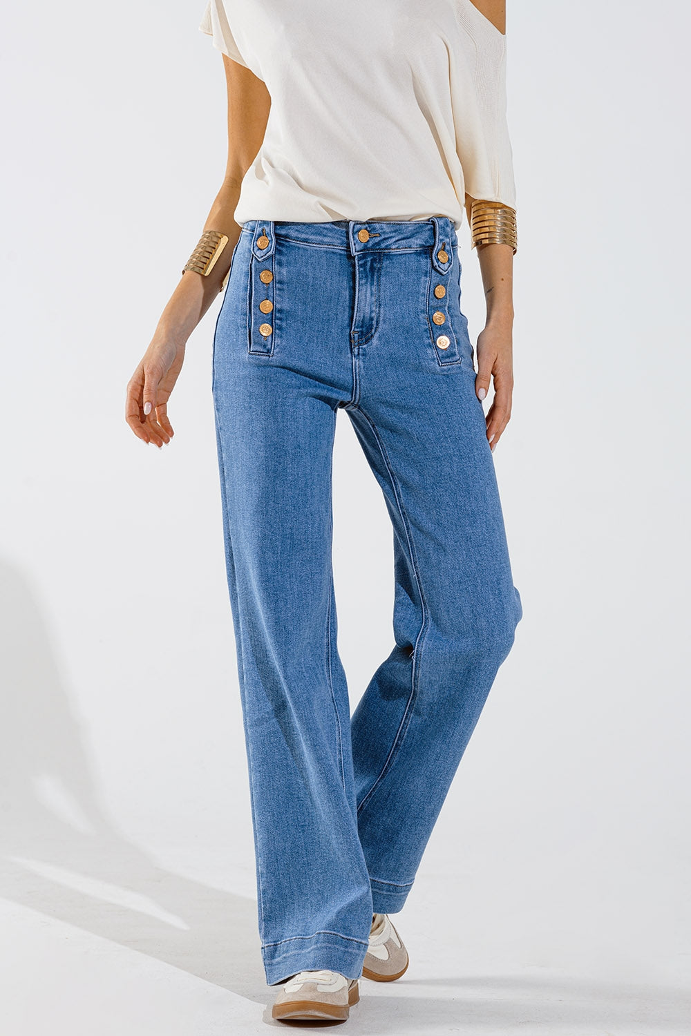 Rechte jeans in marinestijl met gouden knoopdetails aan de zijkant in middenblauw