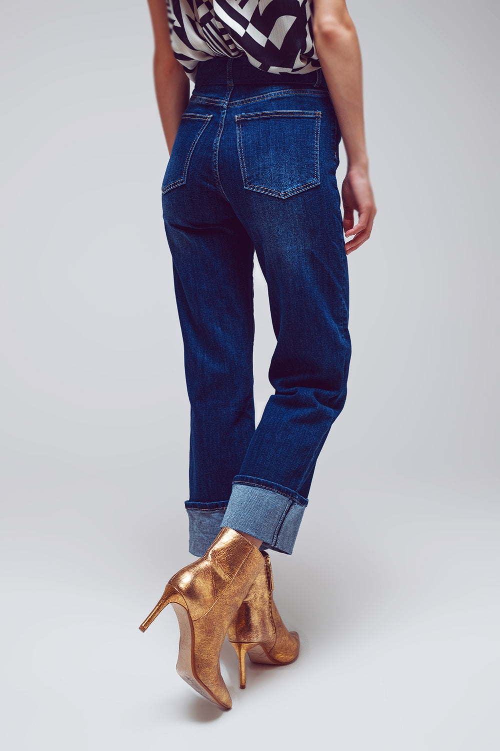 Rechte jeans met gevouwen zoom in Mid Blue Wash