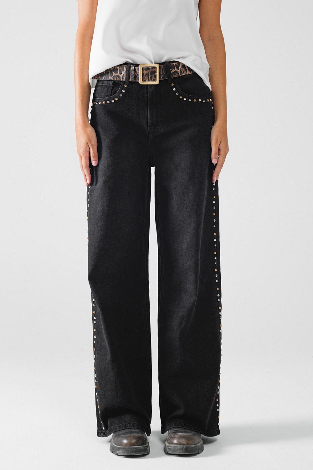 Rechte jeans met stud details op de binnenkant in zwart