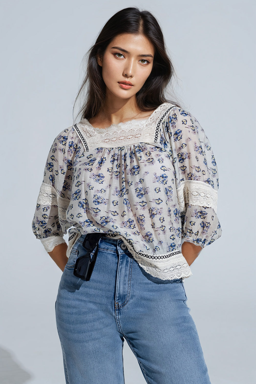 Q2 romantische blouse met bloemen en kanten detail