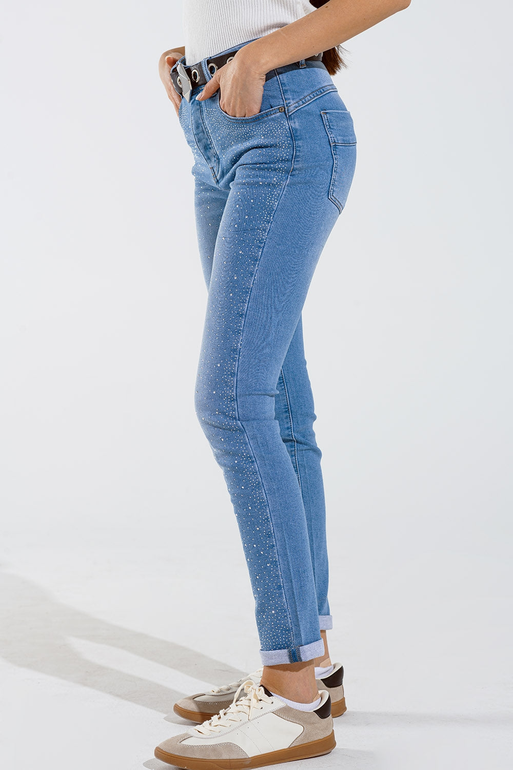 Skinny jeans in gewassen blauw met strass over de hele voorkant