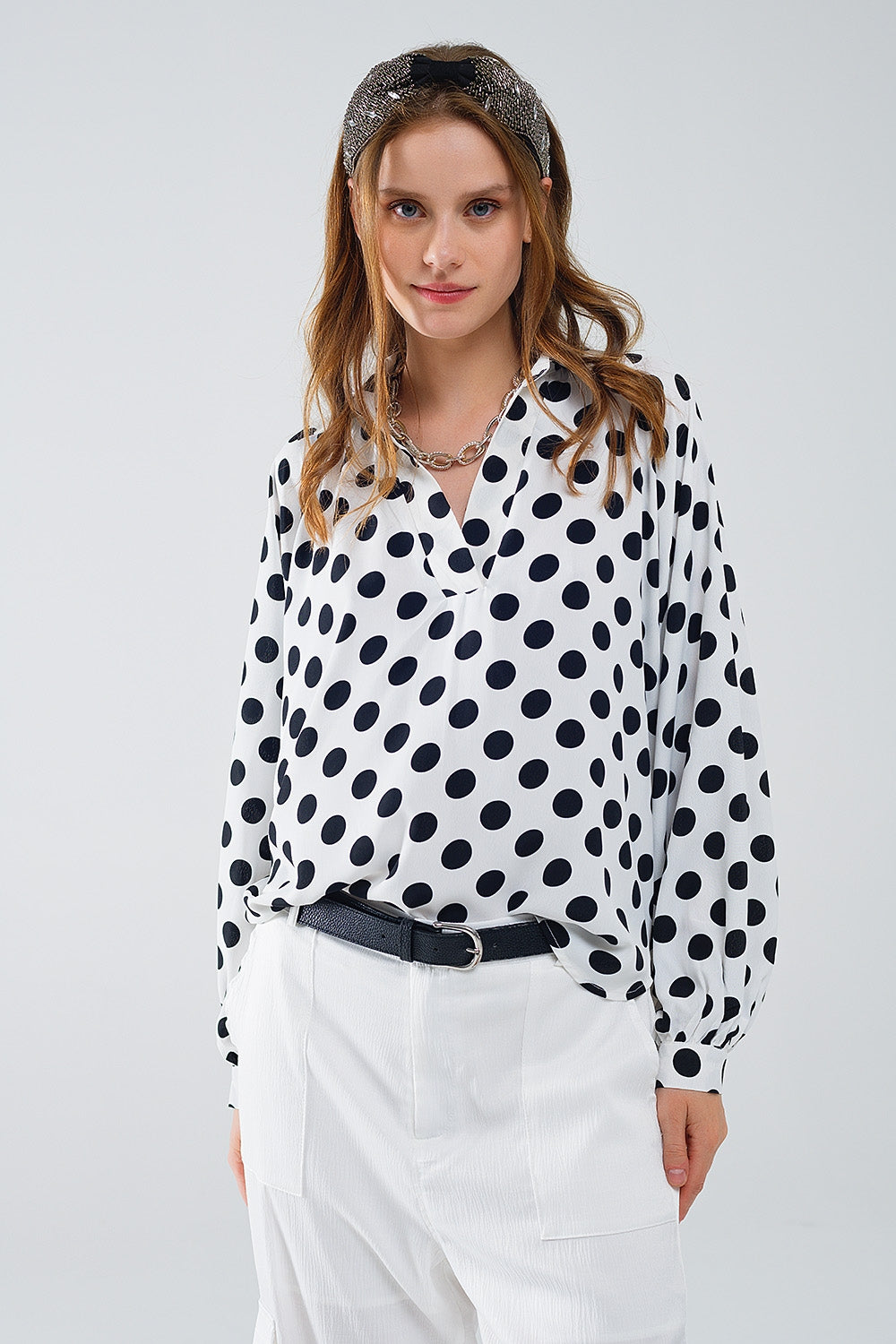 Stippenblouse met V-hals en ballonmouwen