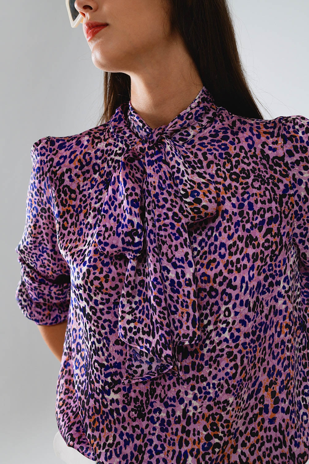 Strik aan de hals met dierenprint paars Blouse