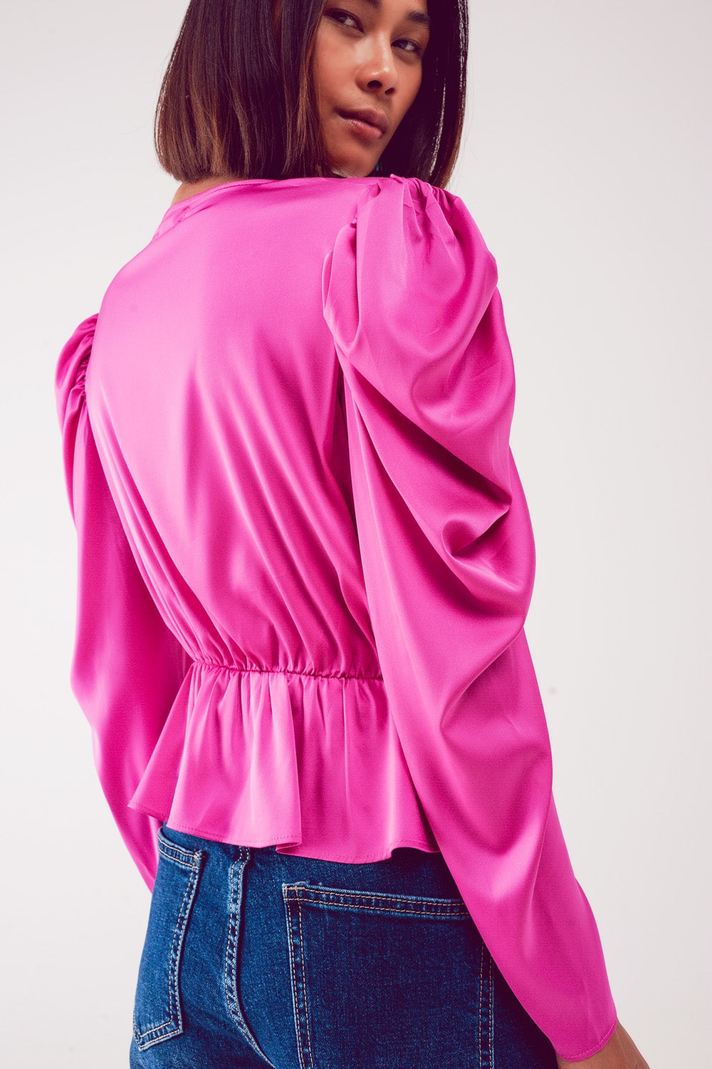 Asymmetrische blouse met pofmouwen in fuchsia