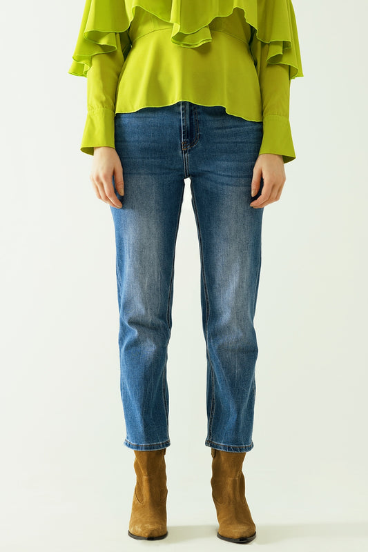 Q2 Basic rechte jeans met vijf zakken en metalen knoopsluiting aan de voorkant
