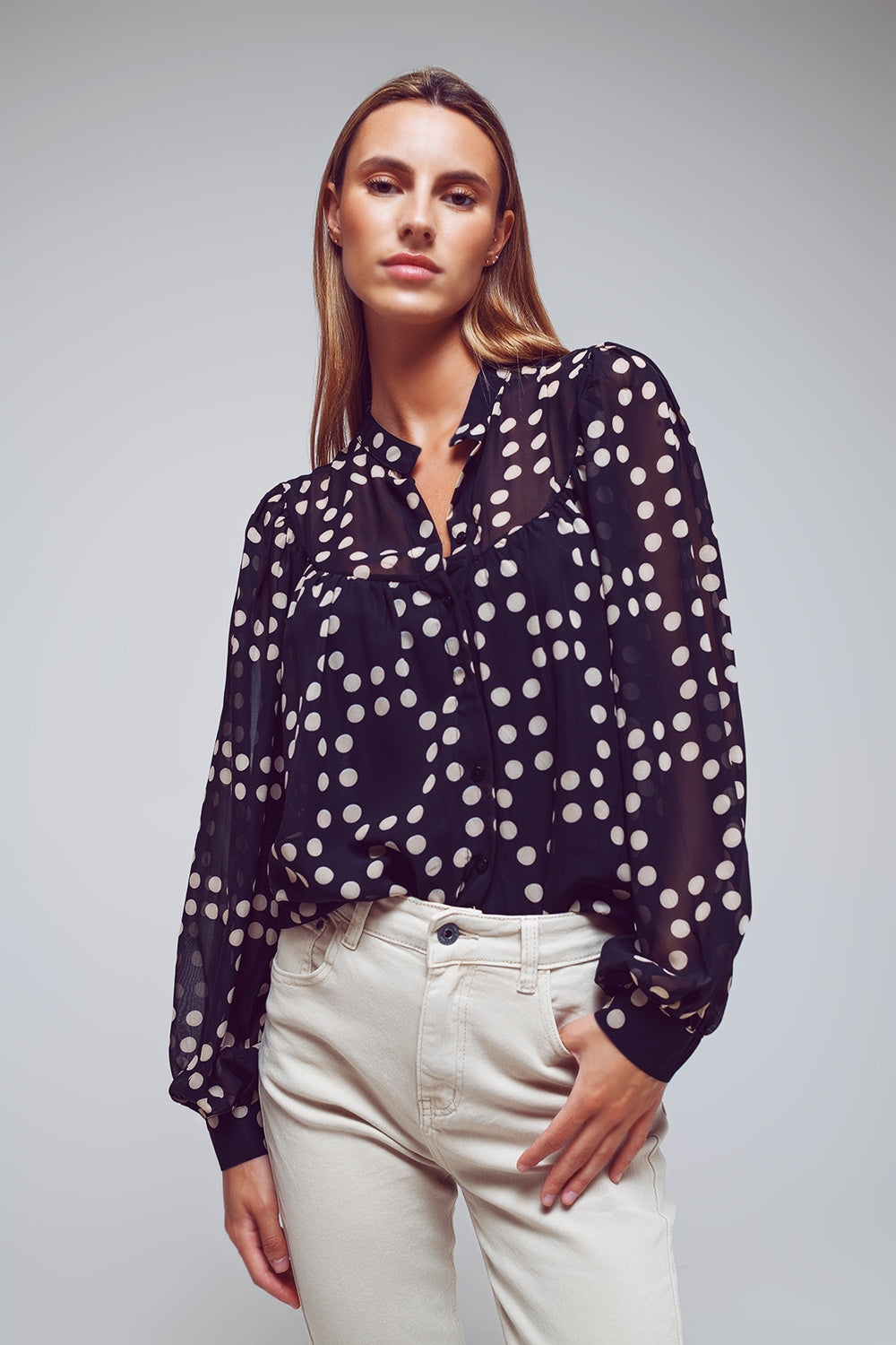 Blouse met ballonmouwen en Mao-stijl kraag in crème en zwart polkadot-print