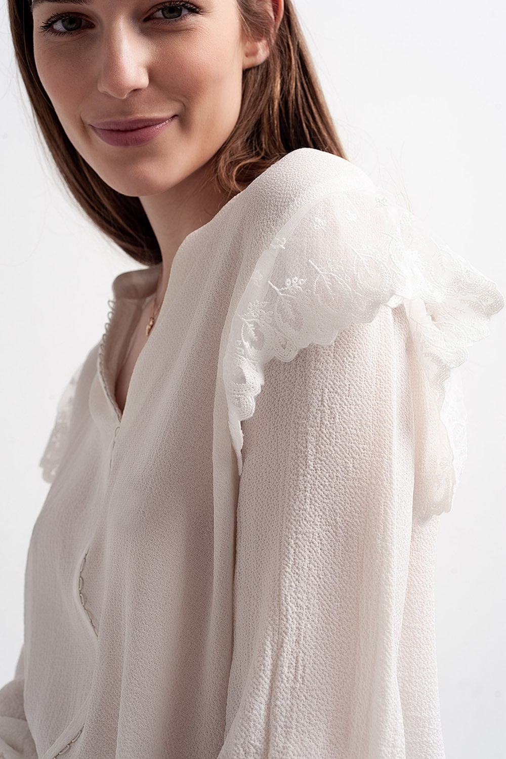 Blouse with large cuff sleeves in mother of pearl