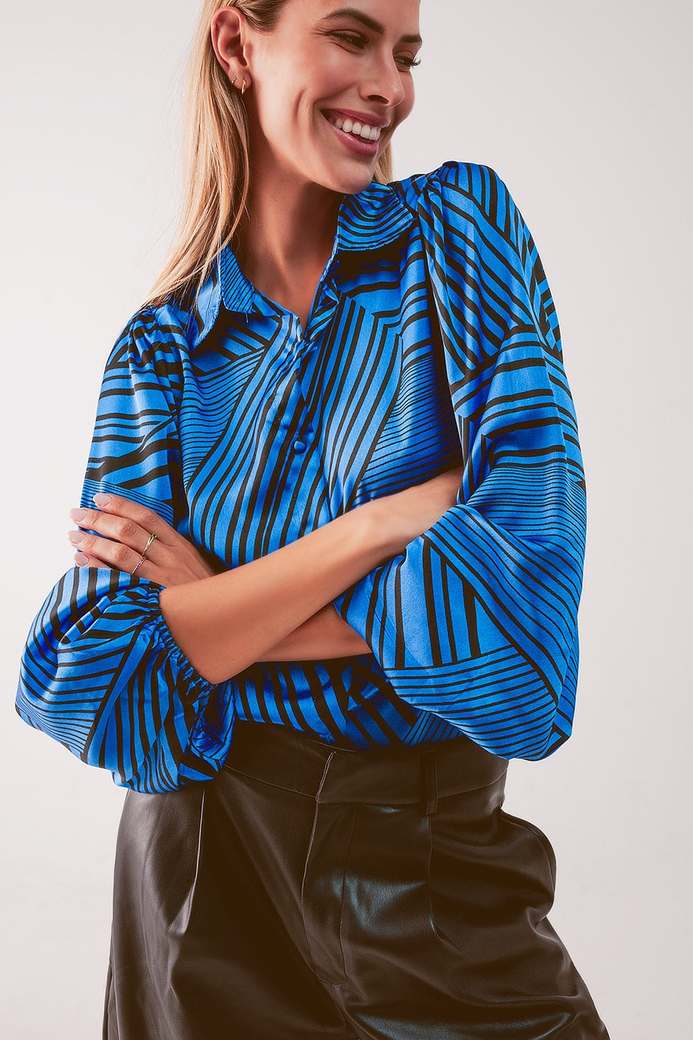 Q2 Blouse met pofmouwen en print in blauw