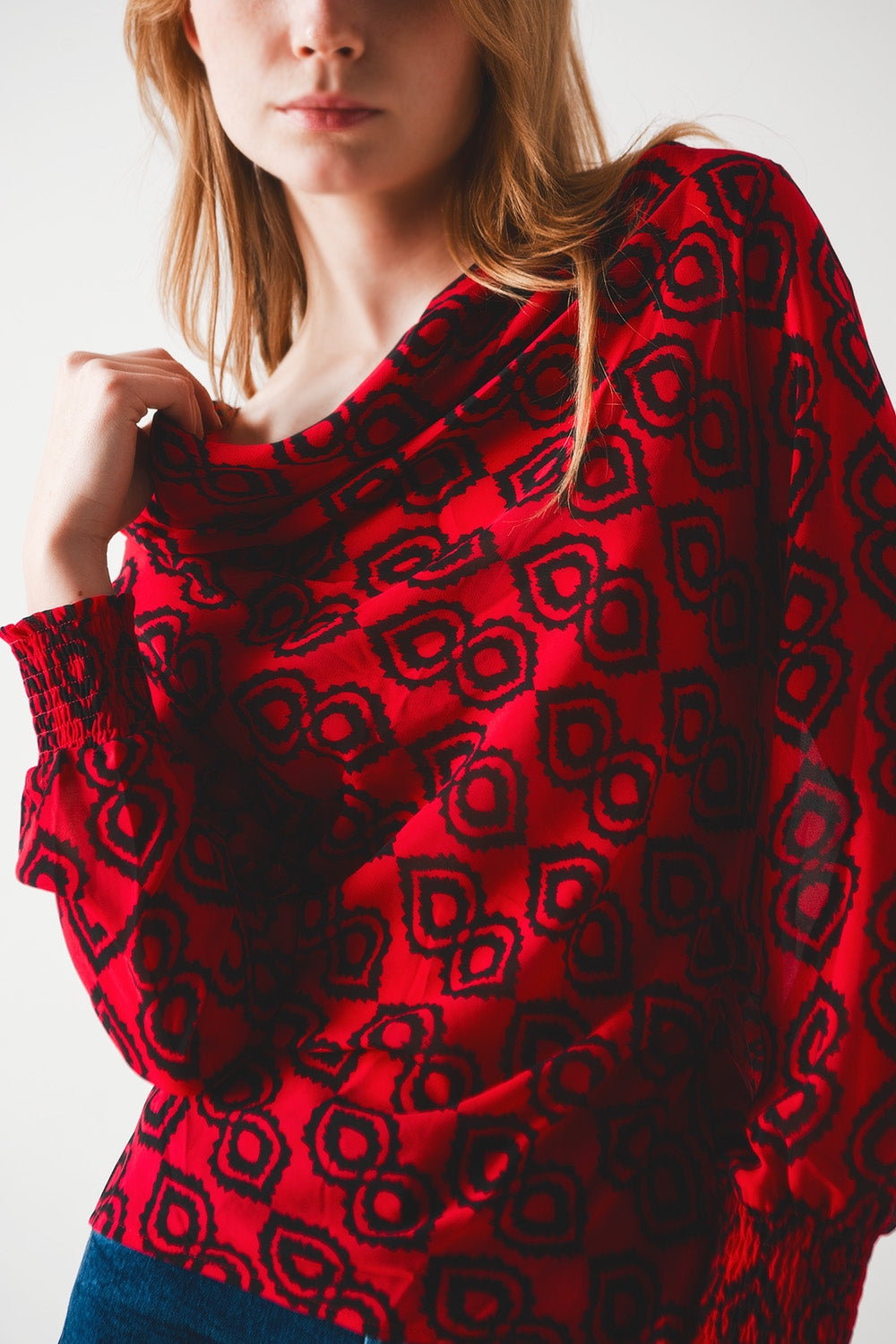 Blouse with ruffle sleeves in fuchsia