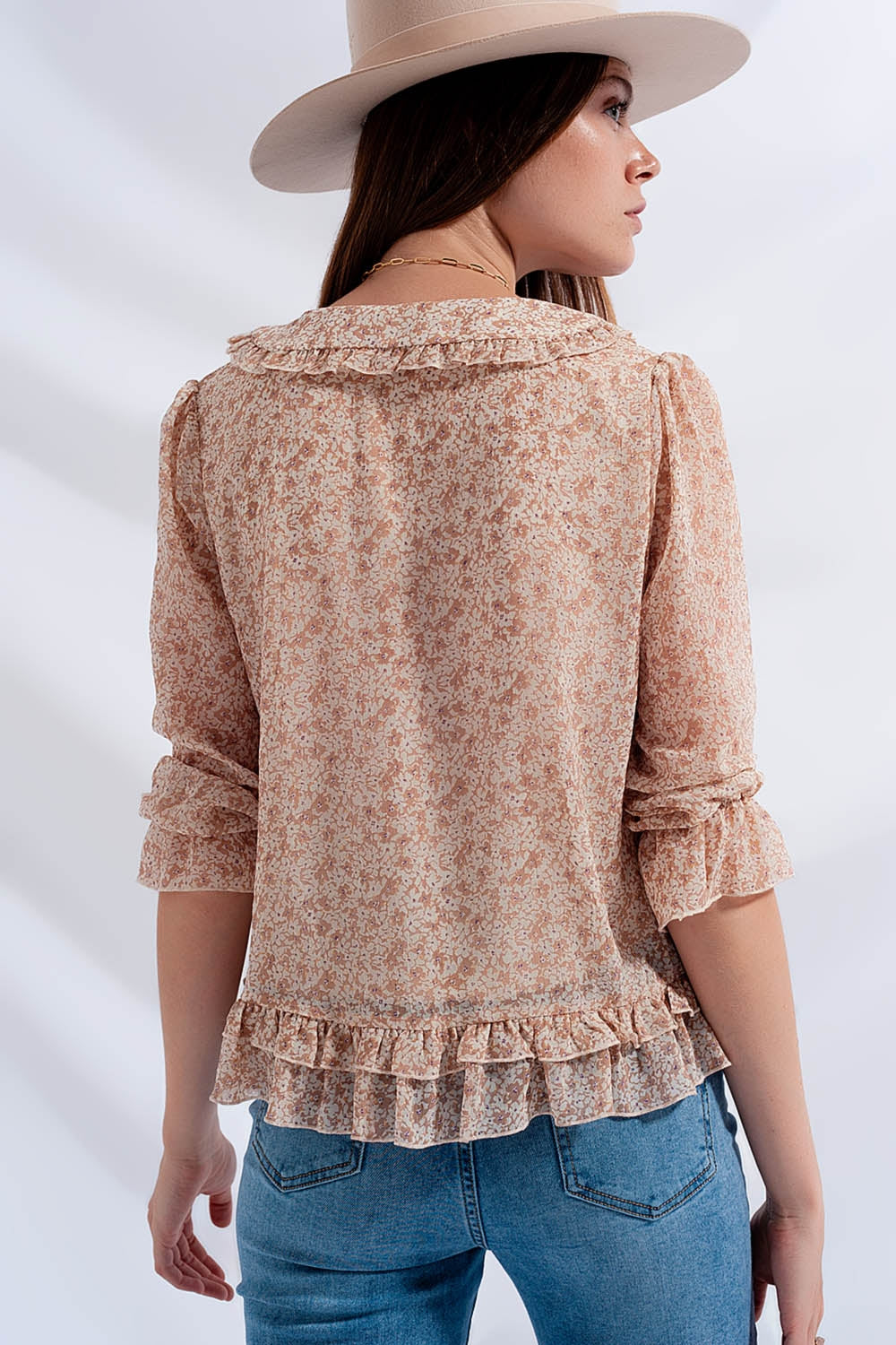 Chiffon blouse with bow on the front and fine floral print in beige