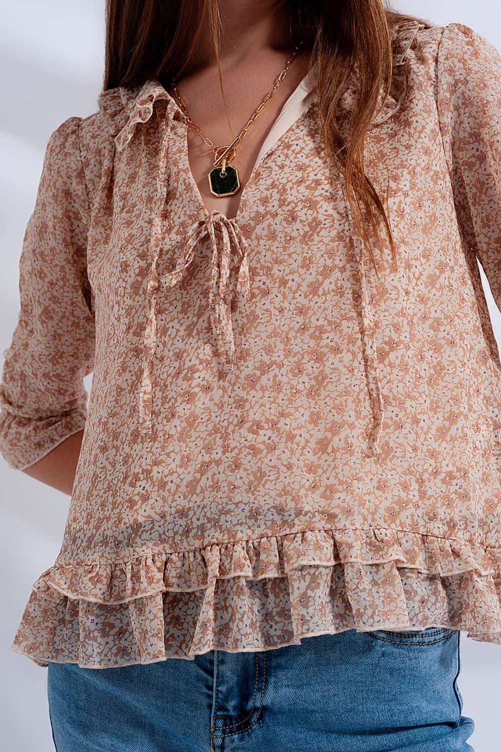 Chiffon blouse with bow on the front and fine floral print in beige