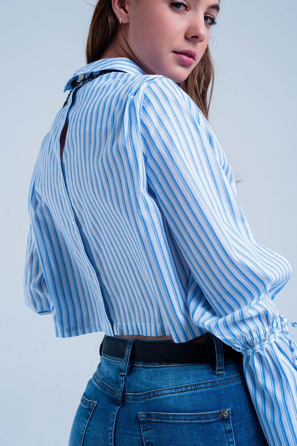 Short white blouse with blue stripes