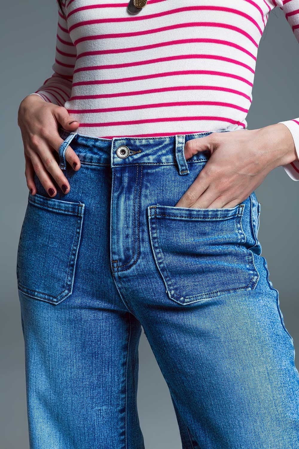 Low Waisted Jeans met wijde pijpen en Marine stijl zakken aan de voorkant in Mid Wash