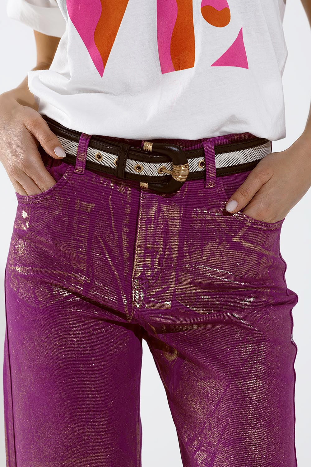 Magenta Jeans met wijde pijpen en metallic afwerking in goud