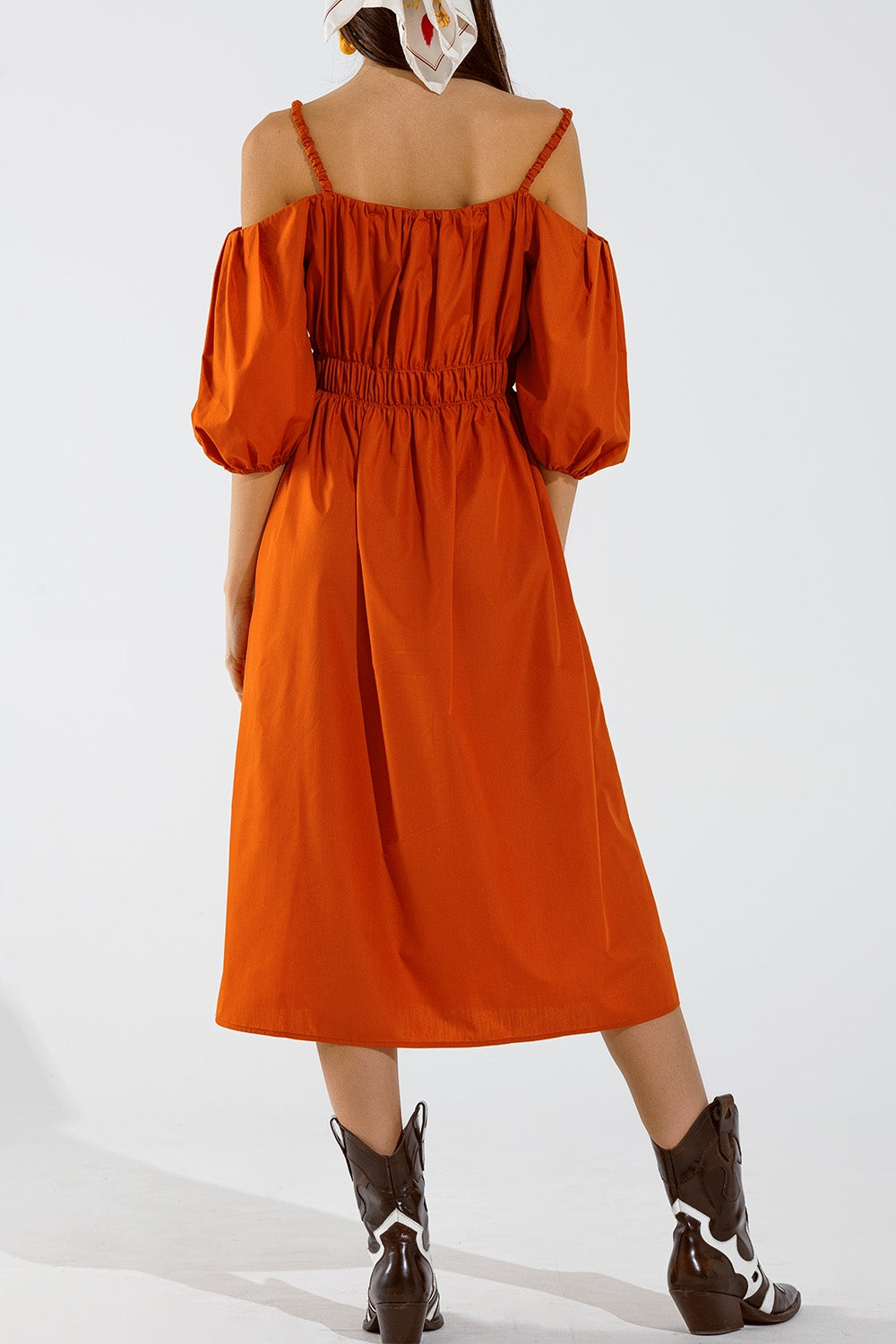 Midi oranje jurk met korte mouwen en bandjes