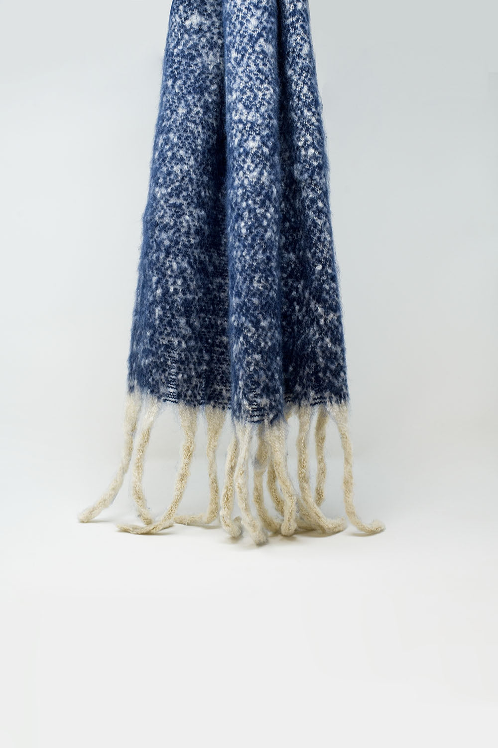 Warme sjaal met strepen in het blauw