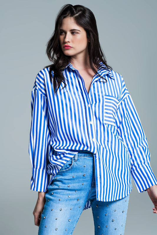 Q2 Witte oversized blouse met verticale strepen in blauw en borstzakje