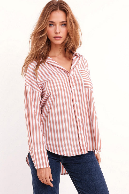 Q2 Witte oversized blouse met verticale strepen in roze en borstzakje